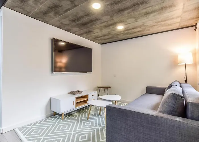 Bernabeu Industrial Suites- Alquiler Temporal